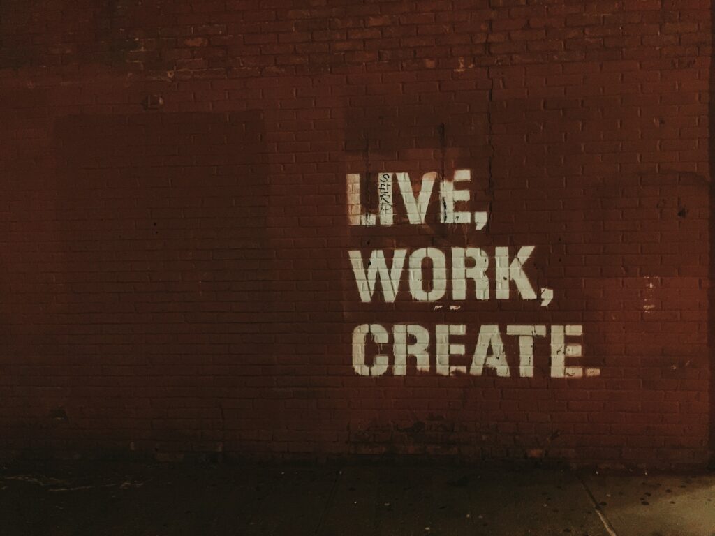 live work sign audience growth rate benchmark